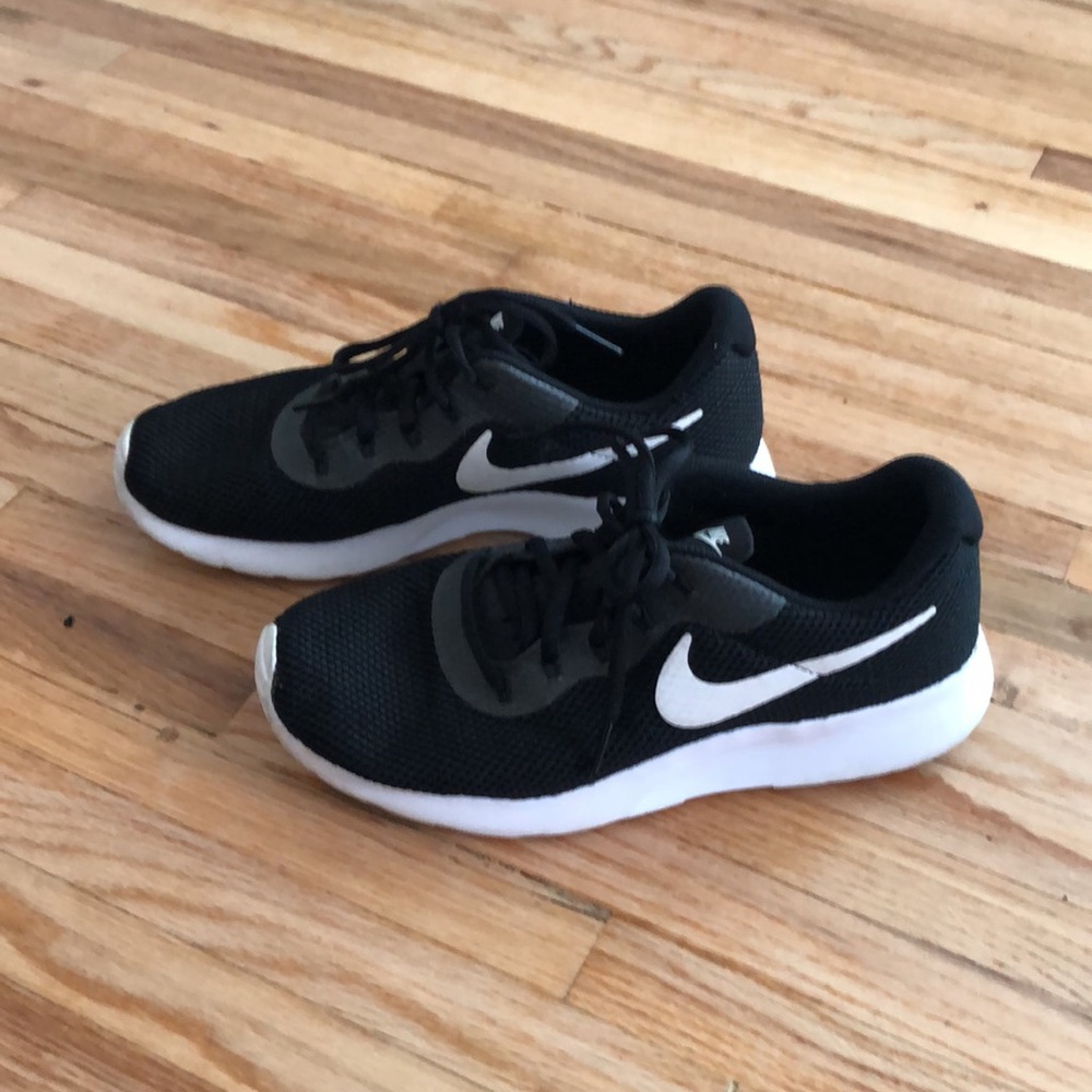 Black and White Nike Trainers, US Women’s 9